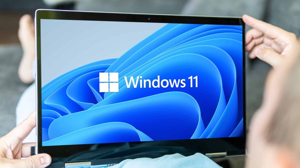 Écran d'un ordinateur portable affichant Windows 11