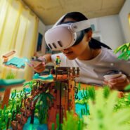 Personne utilisant un casque de réalité virtuelle avec des blocs de construction