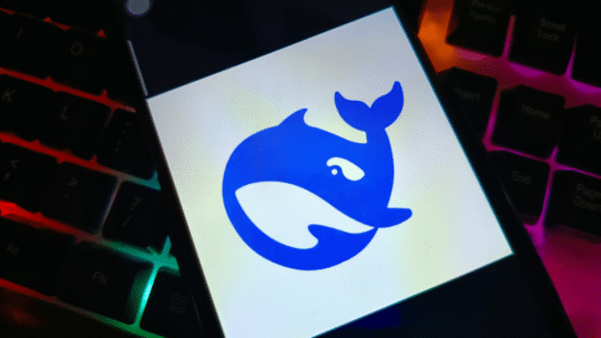 Logo bleu de baleine affiché sur un smartphone