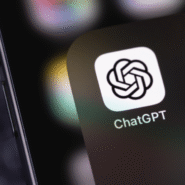 Icône de l'application ChatGPT affichée sur un écran de smartphone