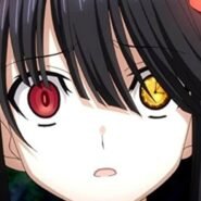 Personnage d'anime avec un œil rouge et un œil doré