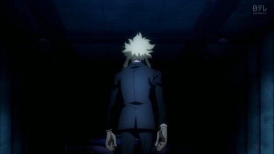 Personnage animé de dos dans un couloir sombre