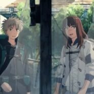 Deux personnages d'anime avec des sacs à dos dans un décor urbain