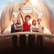 Groupe de personnes sur un navire avec un ballon en arrière-plan