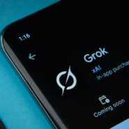 Écran de smartphone affichant l'application Grok à venir