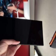 Console de jeu portable avec une manette détachable en gros plan