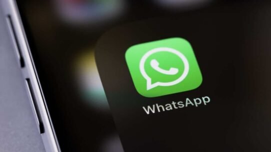 Icône de l'application WhatsApp sur un écran de smartphone