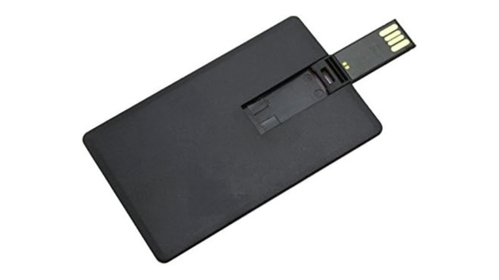 Les 11 accessoires cool pour mon portefeuille à avoir absolument en 2025 14 cle usb carte 1