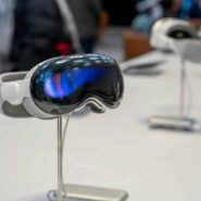 Casque de réalité virtuelle moderne sur un présentoir