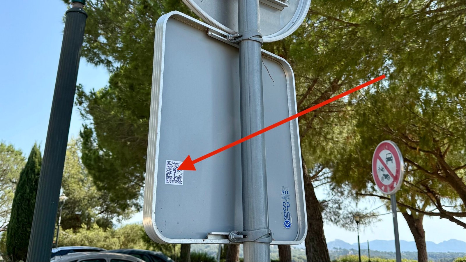 QR codes mystères à Marseille : un phénomène viral entre jeu de piste ...