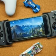Smartphone avec manette de jeu affichant Halo Infinite