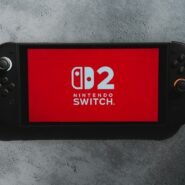 Console de jeu Nintendo Switch 2 sur fond en béton