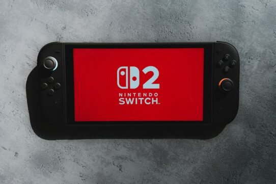 Console de jeu Nintendo Switch 2 sur fond en béton