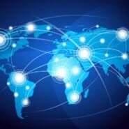 Photographe observant la nature avec un appareil photo