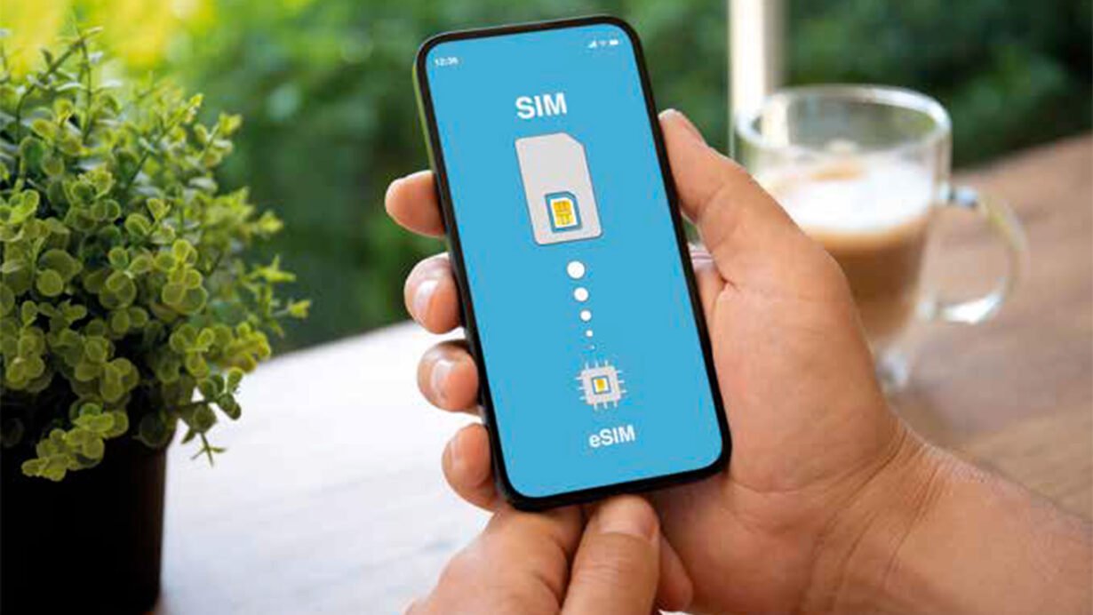 Smartphone avec écran affichant des paramètres eSIM