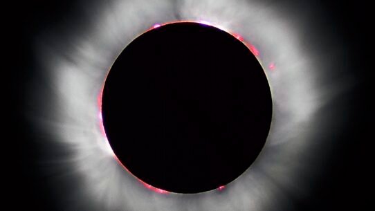 L'éclipse solaire de 1999 vue de la France. Une photo de Luc Viatour