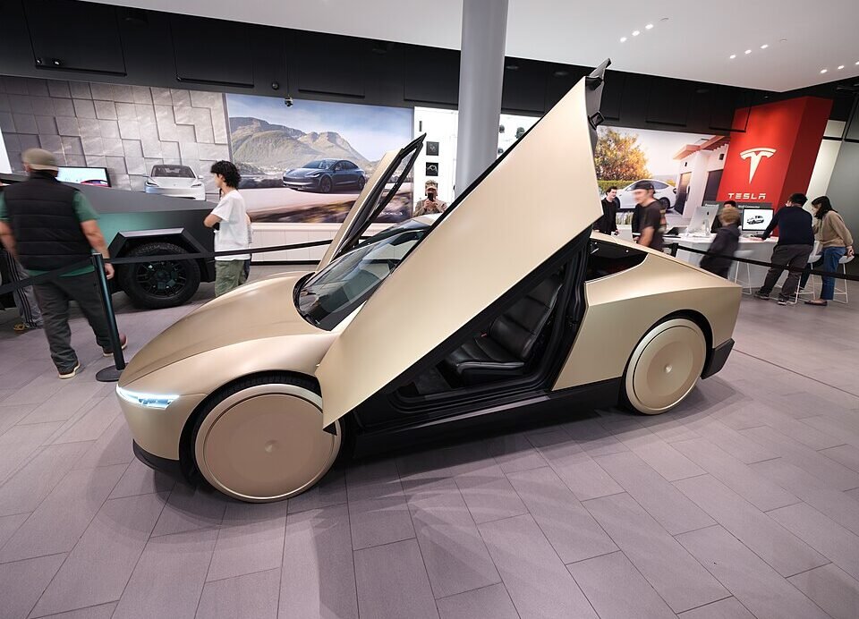 La Tesla Cybercab à Santana Row en 2024.