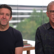 John Ternus, nouveau CEO d'Apple (à gauche), et Greg Joswiak, vice-président senior du marketing international, lors d'une interview chez Tom's Guide.
