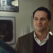 Matthew Rhys dans le rôle du maire de Widow's Bay.