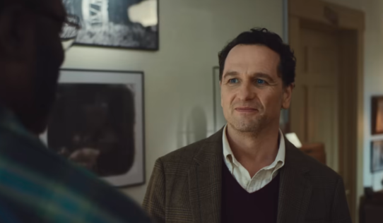 Matthew Rhys dans le rôle du maire de Widow's Bay.